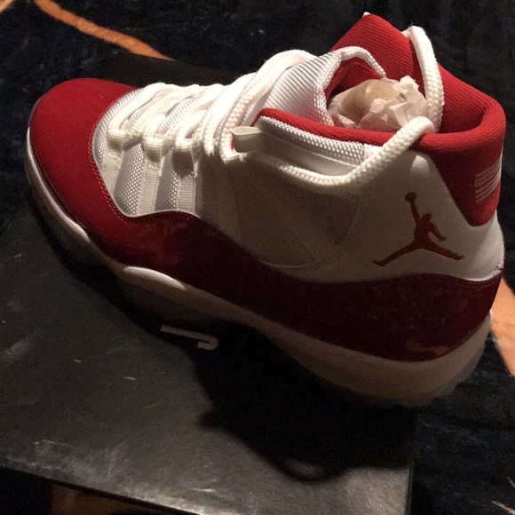 S🚫LD NIB MEN’S AIR JORDAN 11 CHERRY RED SIZE: 9 DROP DATE: 12/10/22 - Picture 3 of 15